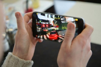 Стала известна российская цена игрового смартфона Huawei Play