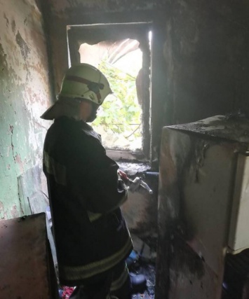 Во время пожара в частном доме под Киевом отравились дымом трое детей и инвалид