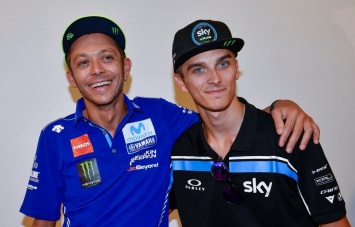 Семейные традиции: Росси и Марини встретились на пресс-конференции MotoGP. Что дальше?