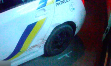 Несовершеннолетняя запорожанка врезалась в авто патрульных и сбила двоих пешеходов (Видео)