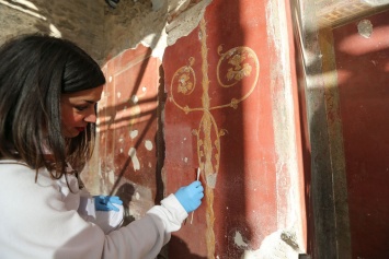 В Помпеях раскопали роскошную виллу с "винтажным" интерьером (фото, видео)