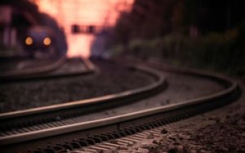 В Житомирской области поезд насмерть сбил парня, который спал на рельсах