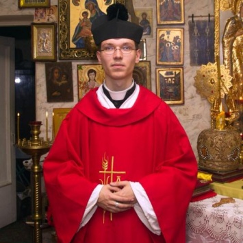 В Санкт-Петербурге в столовой задержали кузбасского священника-гея