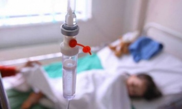 В Черниговской обл. 8 человек госпитализировали с подозрением на сальмонеллез