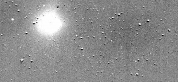 Новейший спутник NASA TESS заснял проходящую комету