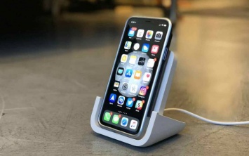Apple и Logitech показали беспроводное ЗУ для iPhone в формате подставки
