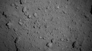 Японский зонд «Хаябуса-2» сфотографировал поверхность астероида Рюгу крупным планом