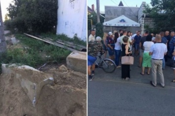 Укладка газовой трубы в Лиманке: жители не хотят остаться без канализации