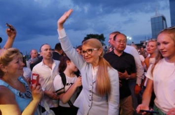 На западной Украине Тимошенко уже начала готовить людей к примирению с Россией