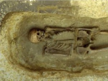 Итальянские ученые нашли таинственную могилу мужчины с руками-ножами. Фото