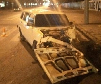 Авария в центре Харькова: автомобилю снесло переднюю часть (фото)