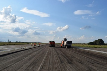 В аэропорту Черкассы начали капитальный ремонт взлетно-посадочной полосы