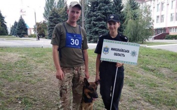 Николаевский полицейский и его пес демонстрируют свои профессиональные умения на чемпионате в Днепре