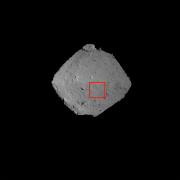 Японский космический зонд сфотографировал вблизи астероид Рюгу, который находится в 300 млн км от Земли