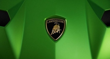 Lamborghini начала показывать Aventador SVJ без камуфляжа по частям