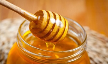 Медики рассказали, почему мед намного полезней, чем сахар