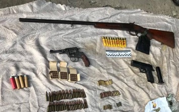 «Улов» одесских силовиков: оружие, наркотики, боеприпасы. Фото, видео