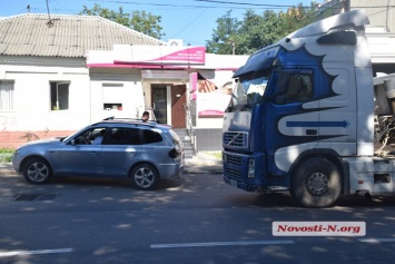 В центре Николаева столкнулись BMW и седельный тягач