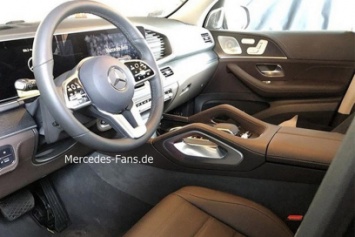 Фотошпионы рассекретили салон Mercedes GLE