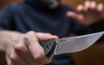 Жительница Запорожья ударила ножом в спину девушку своего сына (Фото)