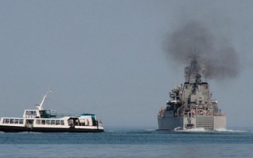 Украинские пограничники о ситуации в Азовском море: "Российские корабли подходят вплотную"