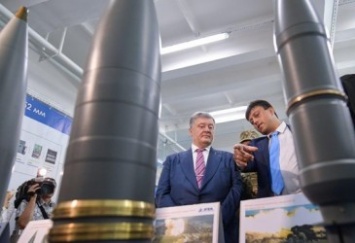 Украина будет серийно производить артбоеприпасы больших калибров, - Порошенко