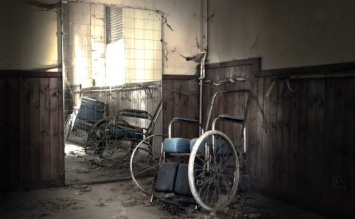 На людей наплевать: в аннексированном Крыму рушится больница, жители молят о помощи
