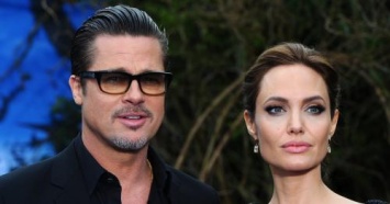Из-за развода с Питтом Джоли похудела до 45 килограмм