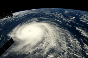 Астронавт NASA опубликовал снимок урагана "Гектор"
