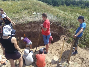 На Полтавщине археологи обнаружили неизвестное сооружение округлой формы