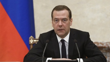 Новые санкции против РФ можно сравнить с объявлением торговой войны - Медведев