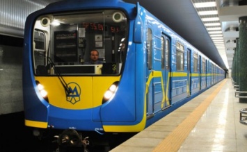 Это совок: гигантская очередь в киевском метро вывела людей из себя, фото