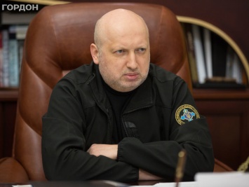 Турчинов считает, что повышение зарплат украинским военным нужно предусмотреть в госбюджете на 2019 год