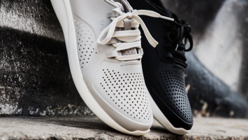 Производитель обуви Crocs закроет свои фабрики и перенесет производство к партнерам