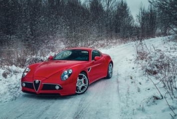Alfa Romeo 8C обзаведется гибридной установкой