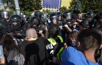 В Румынии прошли протесты, полиция применила слезоточивый газ