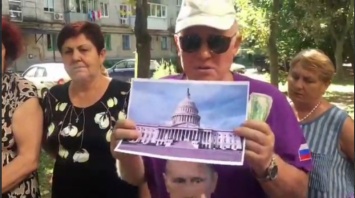 Бабки из секты Путина сожгли Белый дом в ответ на санкции