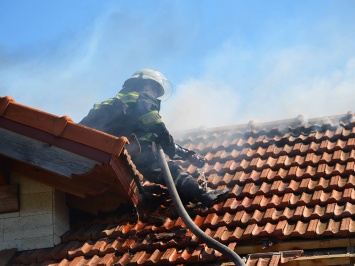 Из-за неосторожности при курении в Николаеве загорелся частный дом