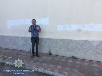Граффитчик «воевал» против Украины на стене магазина в Саврани