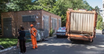 В Киеве мусоровоз оторвал руку ветерану АТО