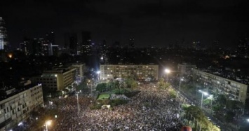 Тысячи людей протестуют против закона Израиля, объявившего его национальным государством еврейского народа