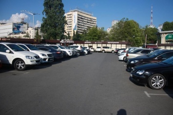 За полгода автомобилисты заплатили 23 миллиона за парковку в Киеве