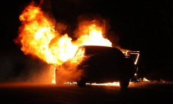 Под Запорожьем в собственном авто сгорел водитель