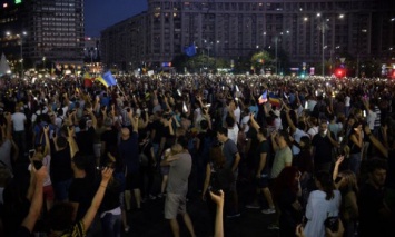В Румынии продолжаются антиправительственные протесты, участники акций устанавливают палатки