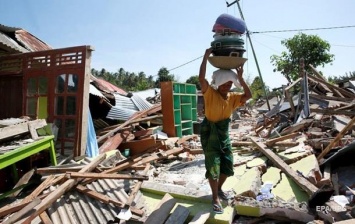 Число жертв землетресения в Индонезии превысило 430 человек