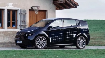 На четвертый год разработки электромобиль с солнечными панелями Sono Sion покрылся мхом изнутри