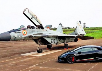 ВМС Индии устроило гонку между Lamborghini и истребителем МиГ-29K