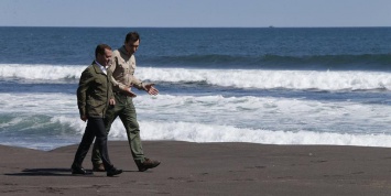 Песок, по которому ходил Медведев, выставили на Avito за 100 тысяч рублей