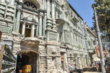 Реанимация дома Руссова: как проходят реставрационные работы памятника архитектуры (фоторепортаж)