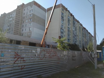 Николаевцы жалуются на незаконную стройку рядом с многоэтажным жилым домом